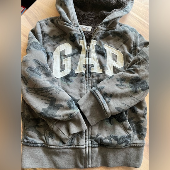 GAP Other - Baby Gap. Star Wars fuzzy lined hoodie jacket.  Boys xs (4/5). Grey/brown.